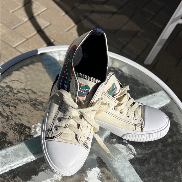 Women's FOCO Cream Florida Gators Low Top Canvas Shoes New - Picture 7 of 8